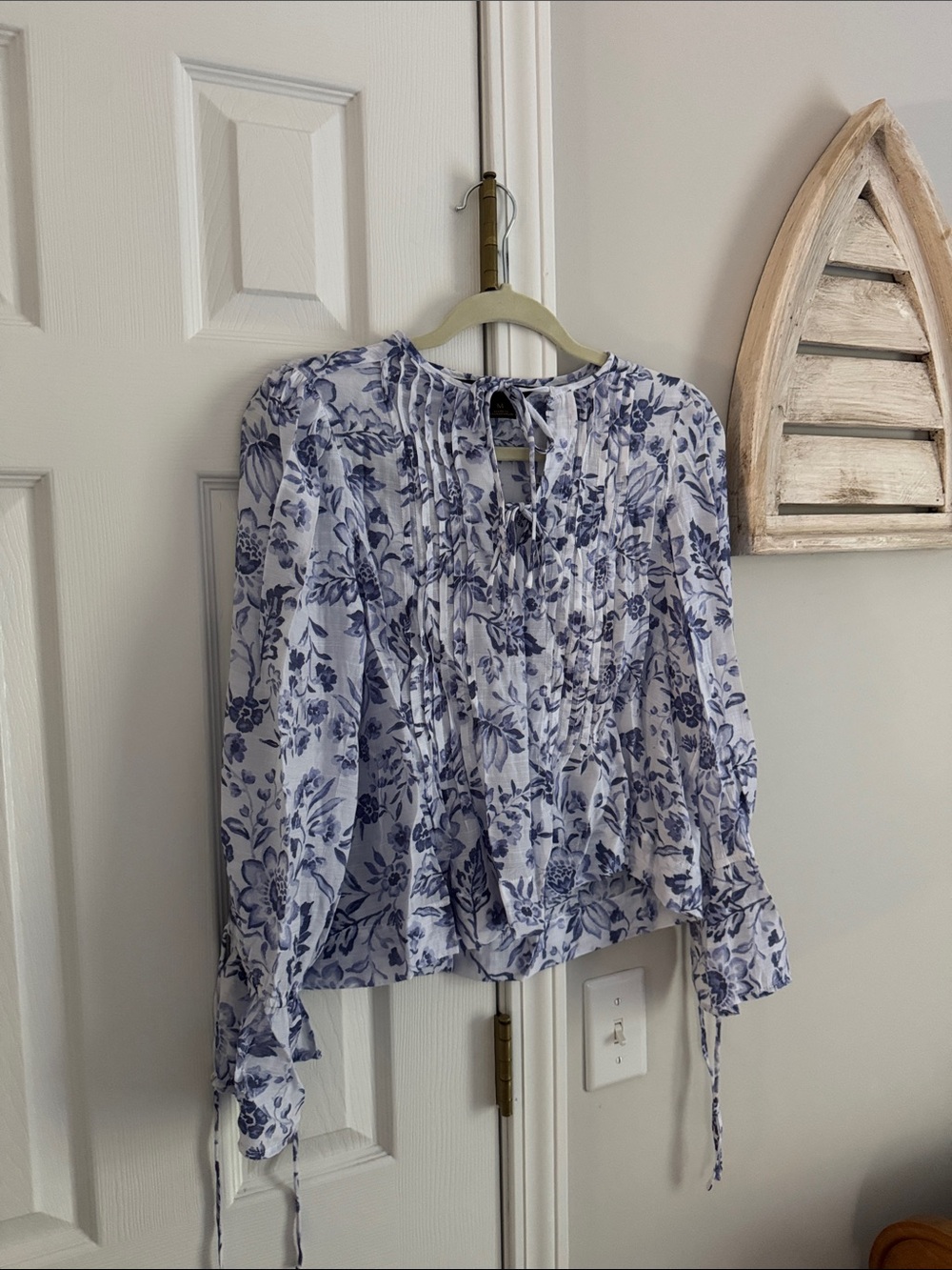 Counterparts White and Blue Floral Pintuck Peasant Blouse